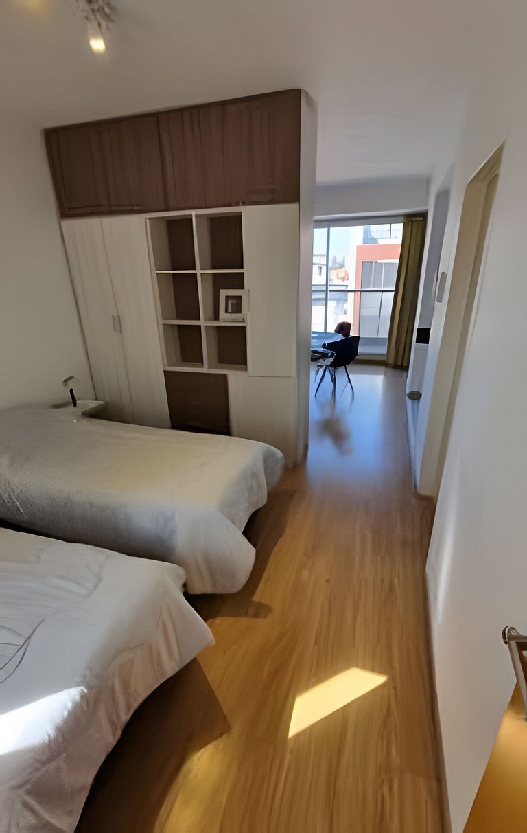 "Sunny Pringles" with pool near H. Italiano