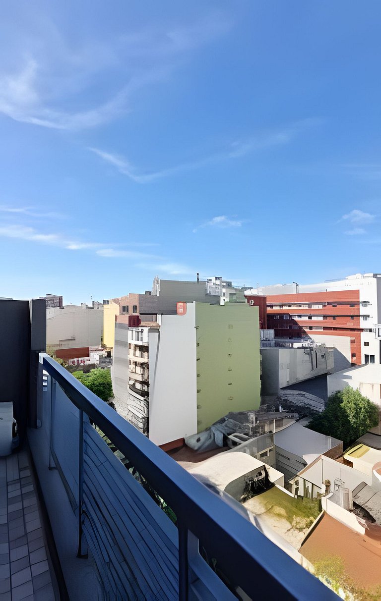 "Sunny Pringles" with pool near Italian Hospital