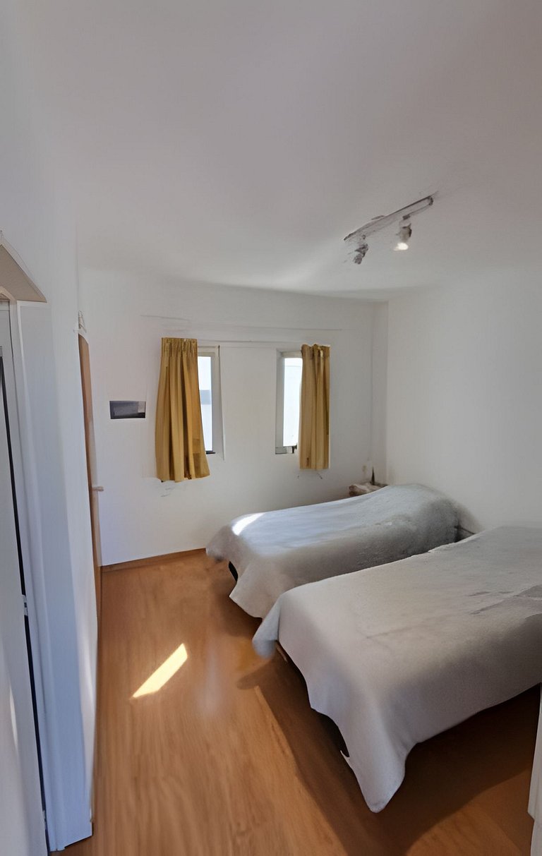 "Sunny Pringles" with pool near Italian Hospital