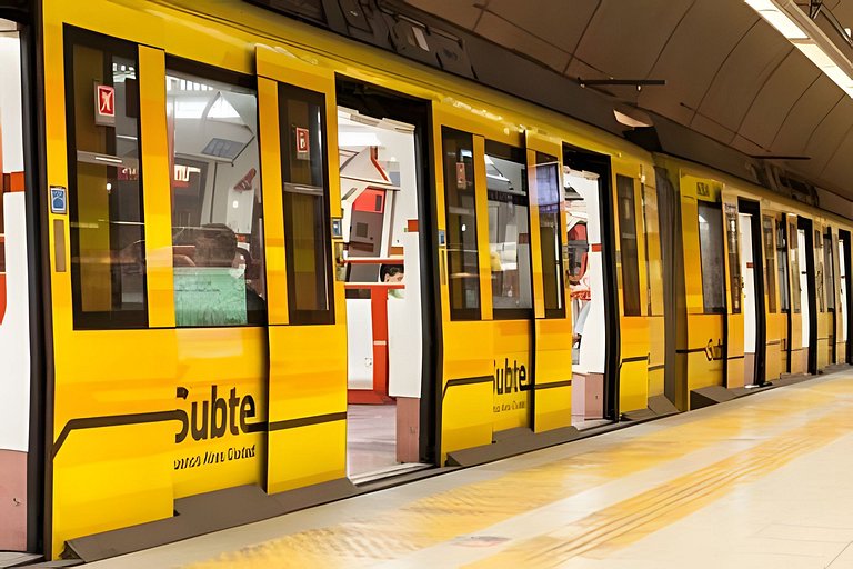 "Sunny Pringles" with pool near Italian Hospital