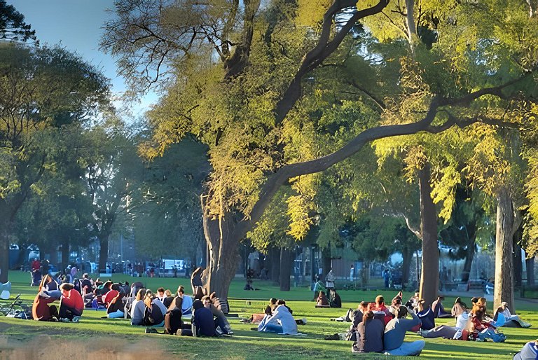 "Sunny Pringles" with pool near Italian Hospital