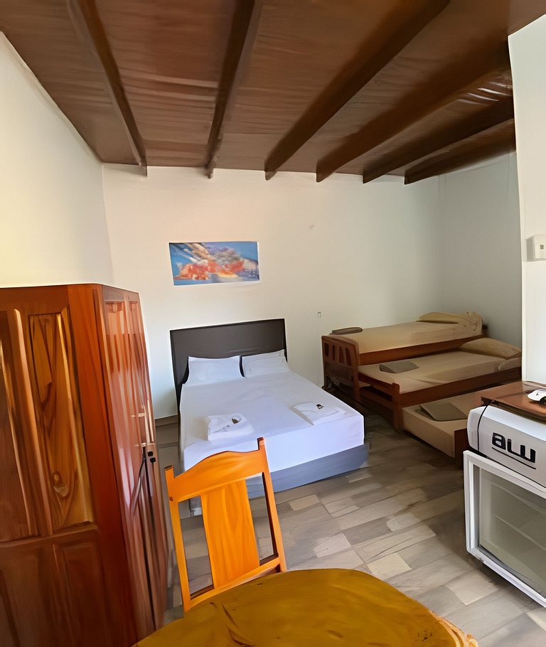 Hotel - 5 Pax - Con piscina y garage.