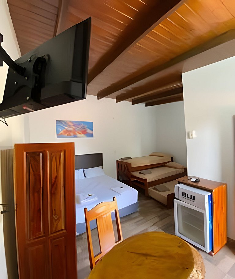Hotel - 5 Pax - Con piscina y garage.