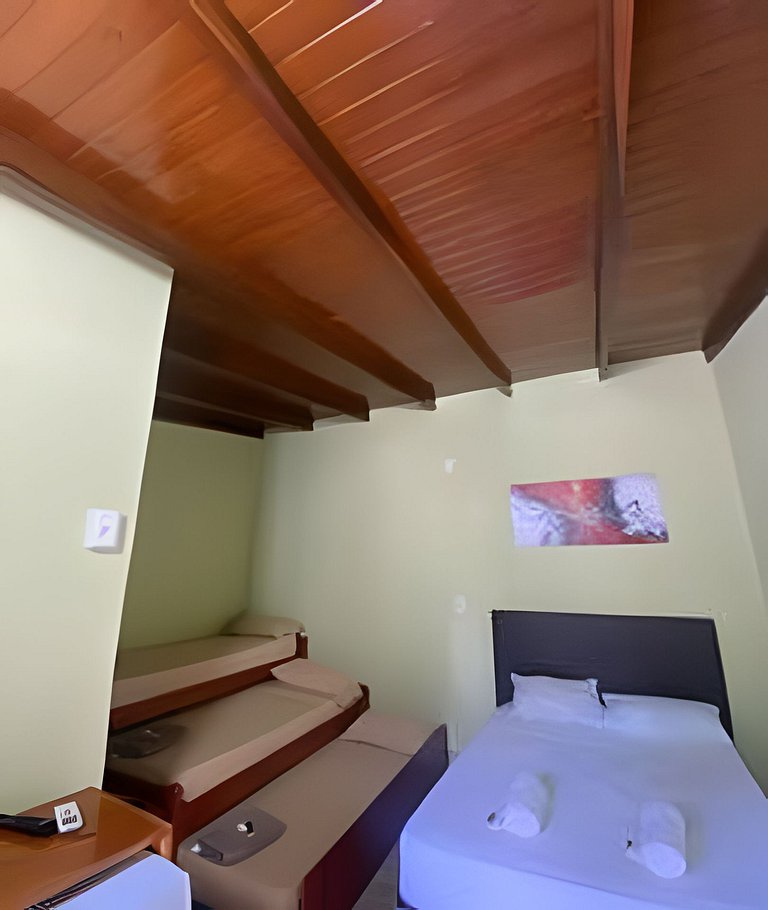 Hotel - 5 Pax - Con piscina y garage.
