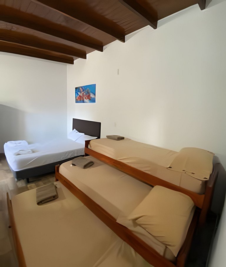 Hotel - 5 Pax - Con piscina y garage.