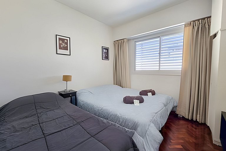 Up to 5 guests Great WiFi and balcony