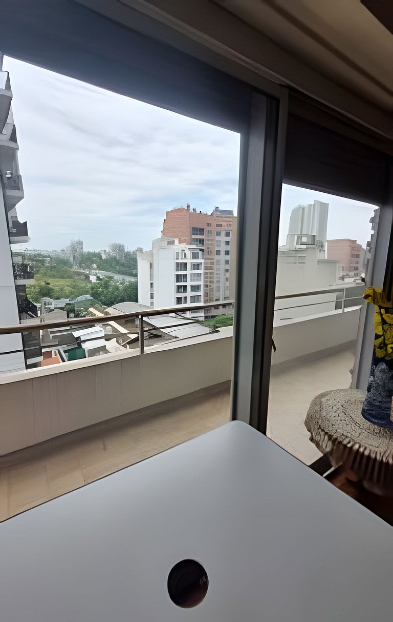 Piso de 300 m2 - Con Seguridad 24x7 y cochera