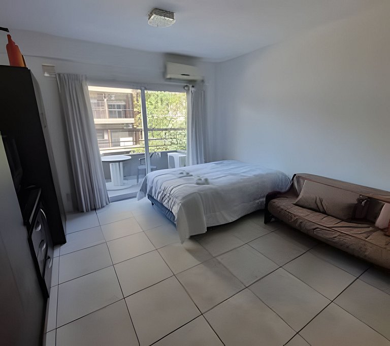 Moderno departamento con patio privado