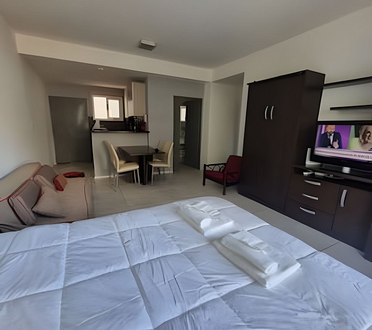 Impecable departamento con patio y balcón privado