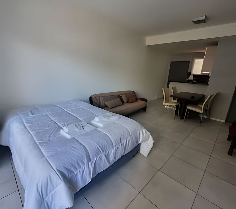 Moderno departamento con patio privado