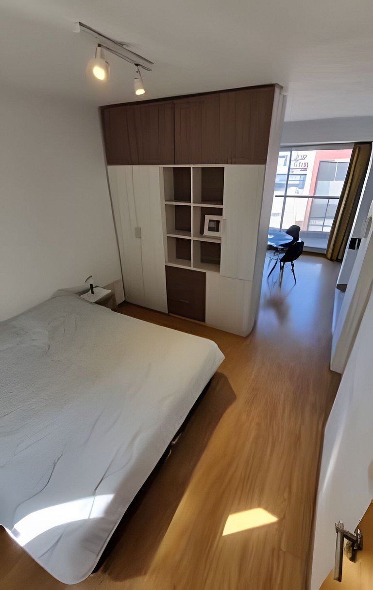 "Sunny Pringles" with pool near H. Italiano