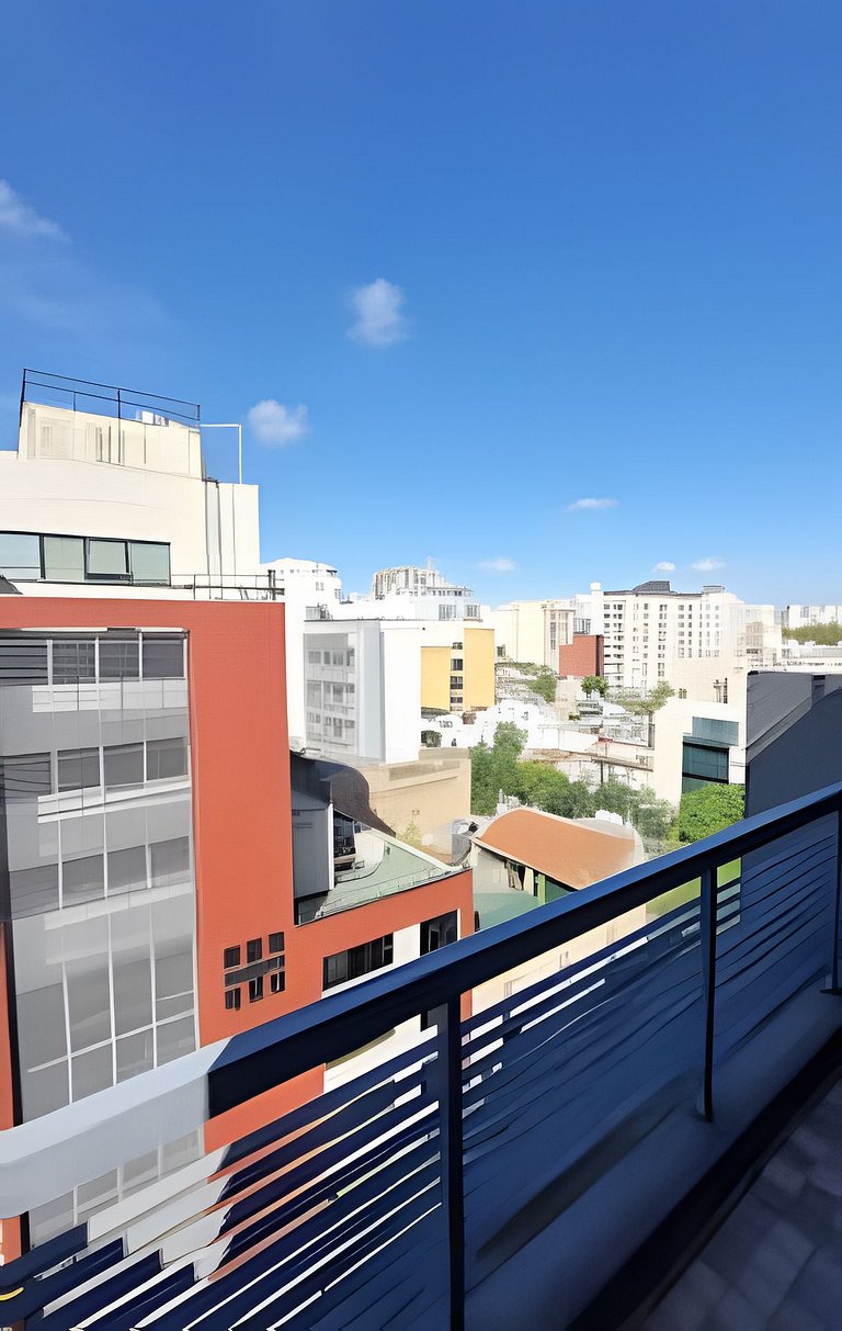 "Sunny Pringles" with pool near H. Italiano