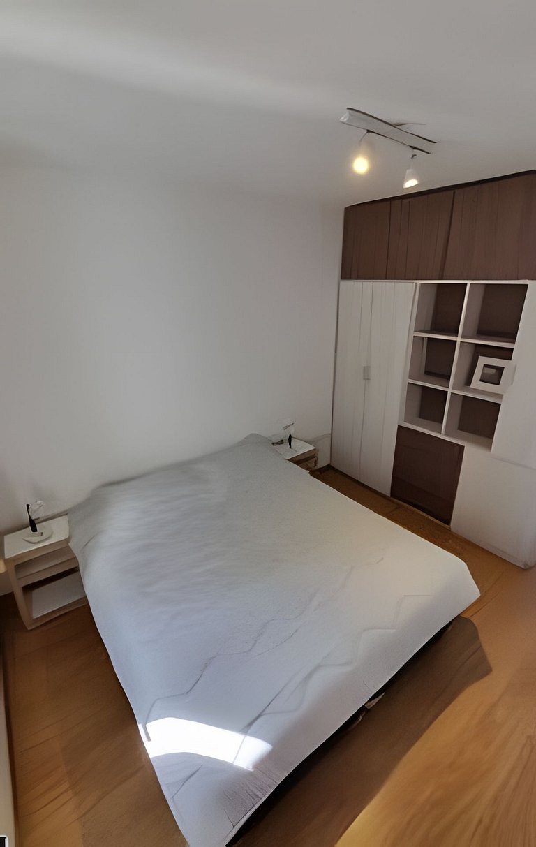 "Sunny Pringles" with pool near H. Italiano