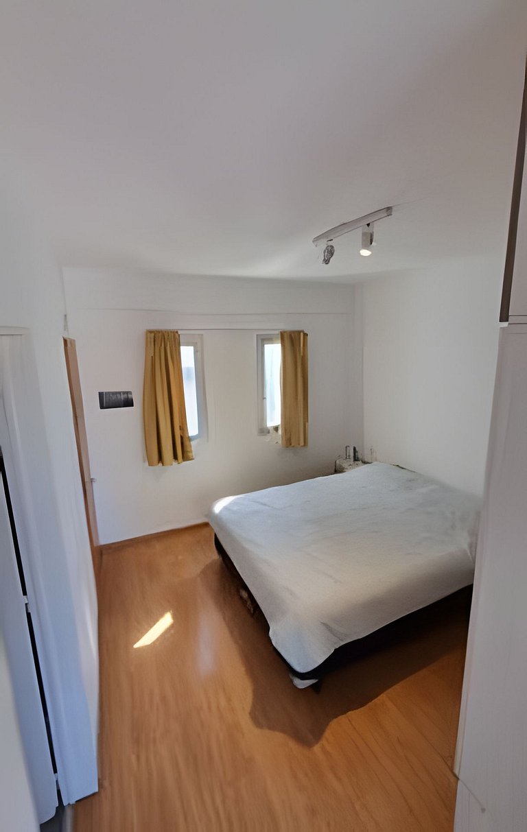 "Sunny Pringles" with pool near H. Italiano