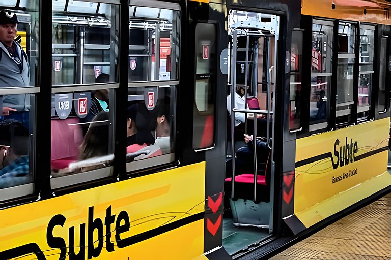 "Sunny Pringles" with pool near H. Italiano