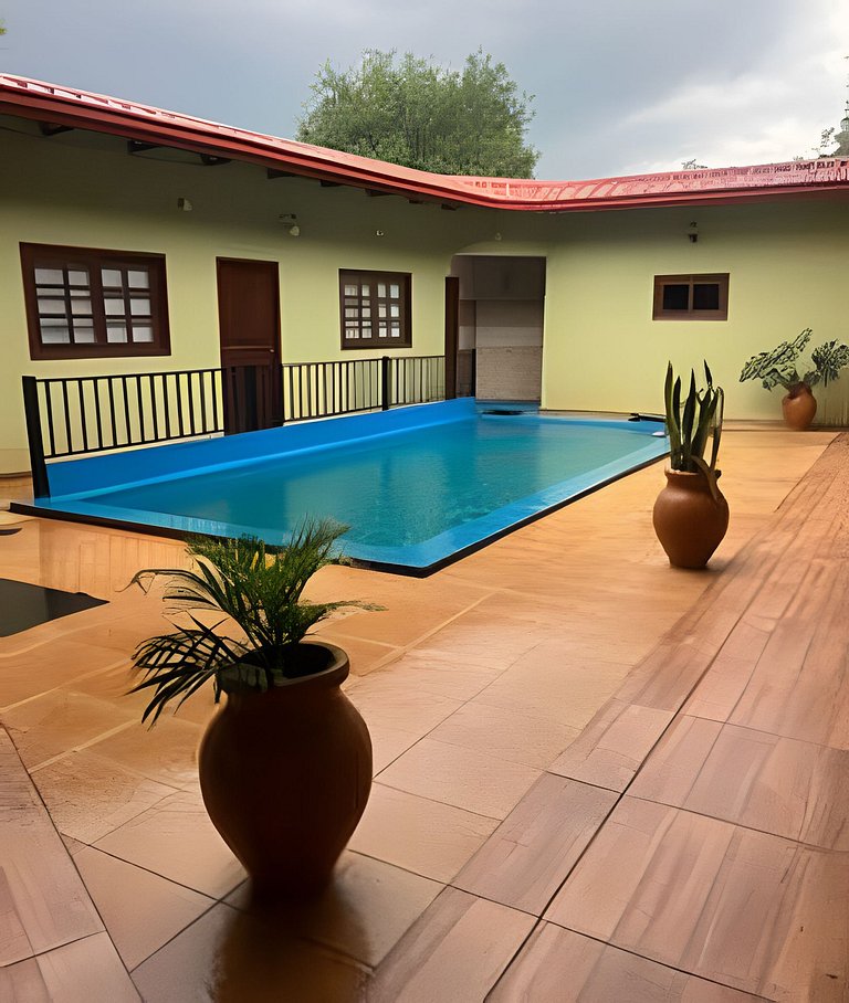 Hotel - 2 Pax - Con piscina y garage.