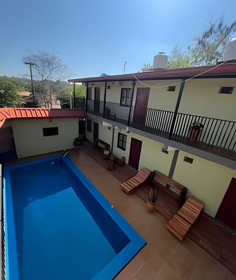 Hotel - 2 Pax - Con piscina y garage.