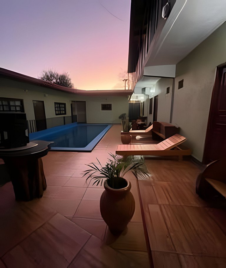 Hotel - 2 Pax - Con piscina y garage.