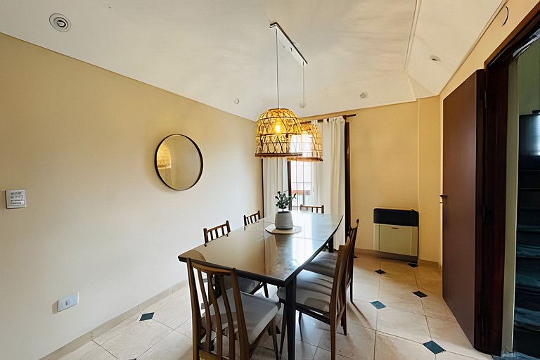 House with barbecue and garage. Sea view. Sleeps 8.