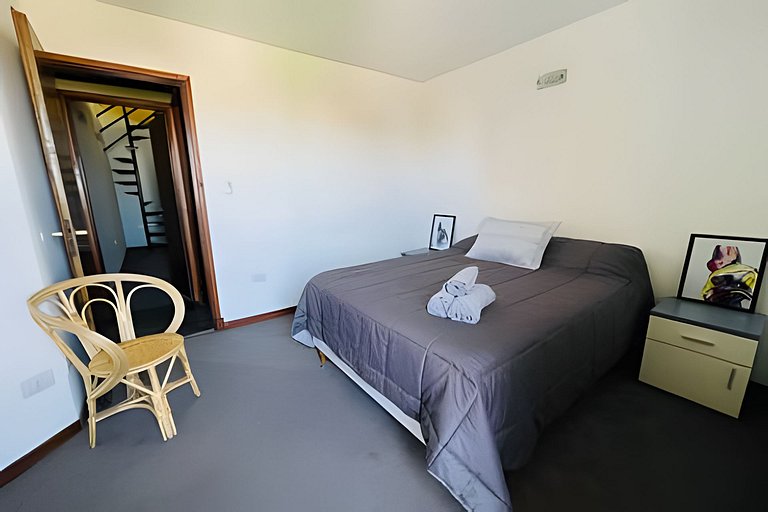 House with barbecue and garage. Sea view. Sleeps 8.