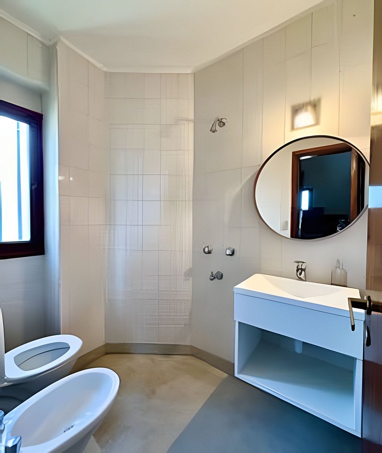 House with barbecue and garage. Sea view. Sleeps 8.