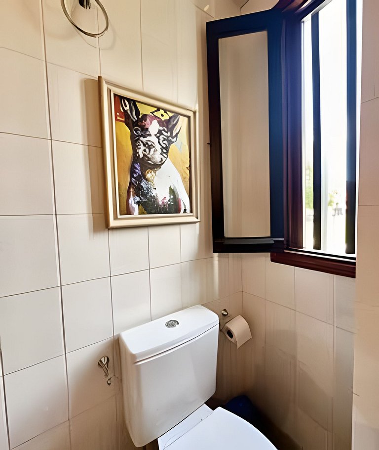 House with barbecue and garage. Sea view. Sleeps 8.