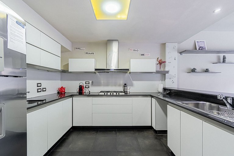 Vaer House: Placer de verano con pileta y parrilla