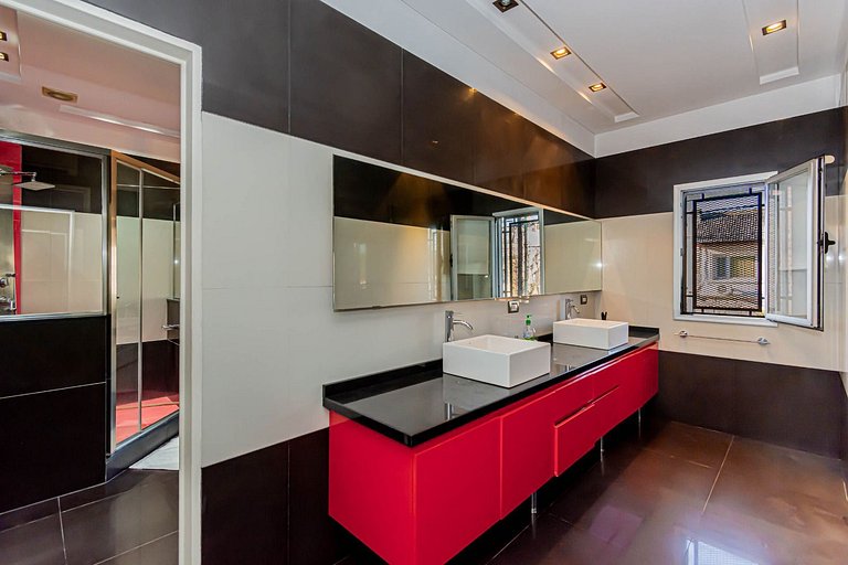 Vaer House: Summer enjoyment with pool and barbecue