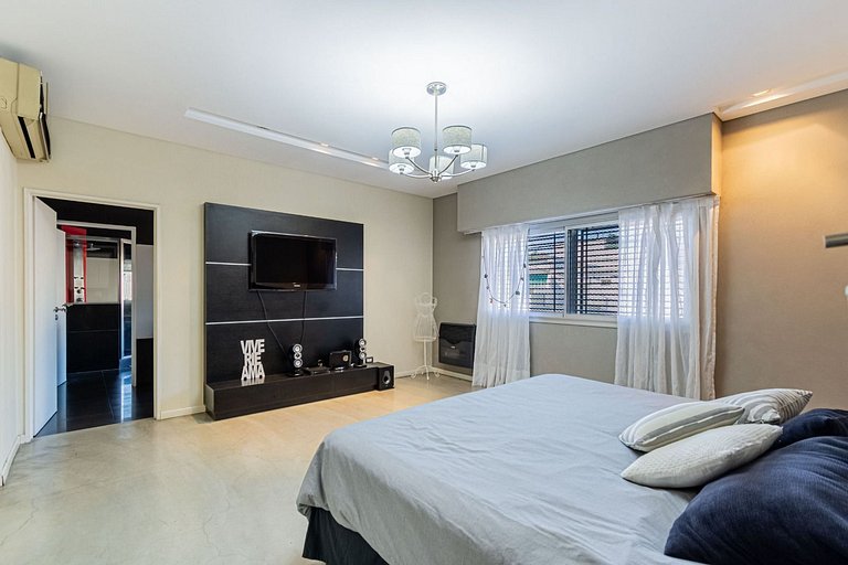 Vaer House: Summer enjoyment with pool and barbecue