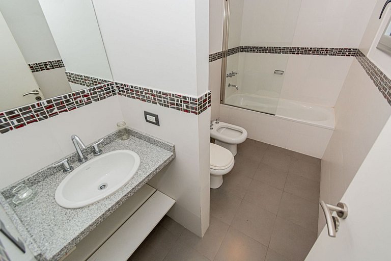 Vaer House: Summer enjoyment with pool and barbecue