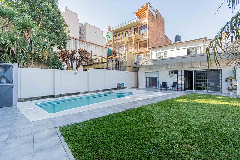 Vaer House: Placer de verano con pileta y parrilla