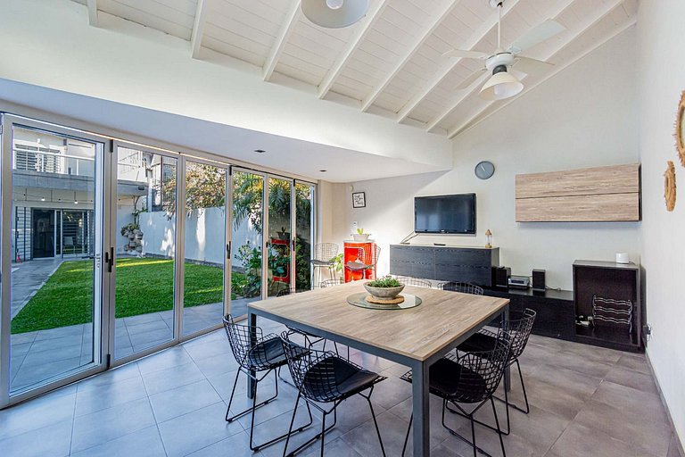Vaer House: Placer de verano con pileta y parrilla