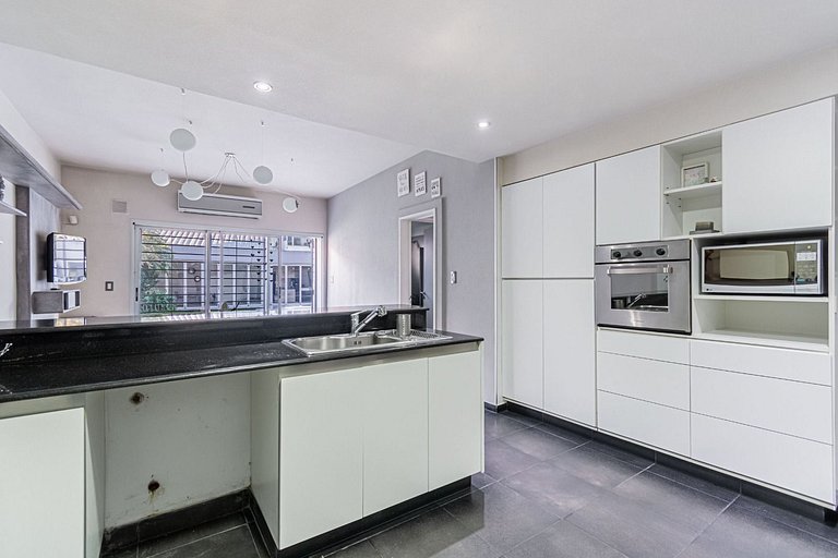 Your summer destination: Barbecue area, pool, and 3 bedrooms