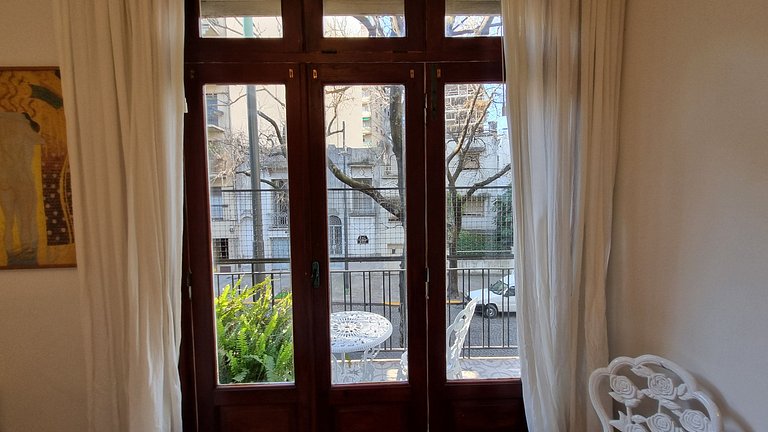 Cozy Home steps from bars, parks, and Palermo