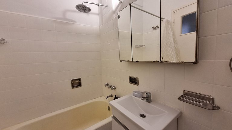 Cozy Home steps from bars, parks, and Palermo