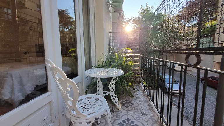 Cozy Home steps from bars, parks, and Palermo