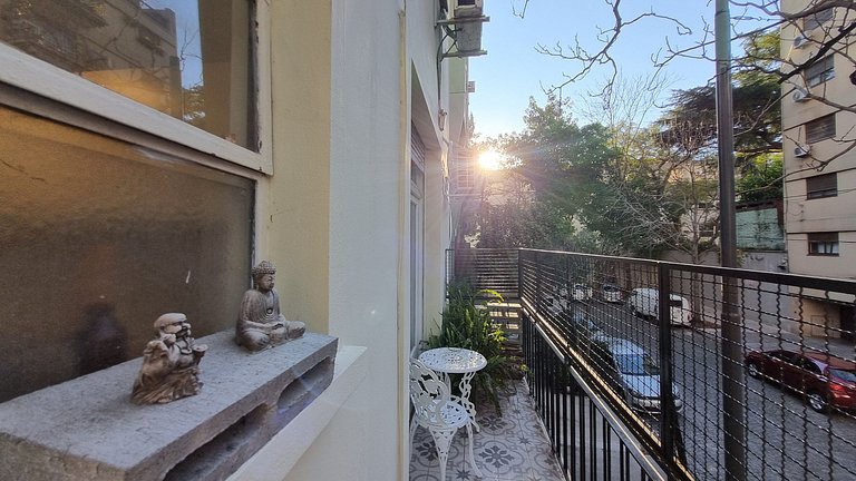 Cozy Home steps from bars, parks, and Palermo