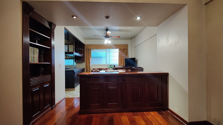 Piso de 300 m2 - Con Seguridad 24x7 y cochera