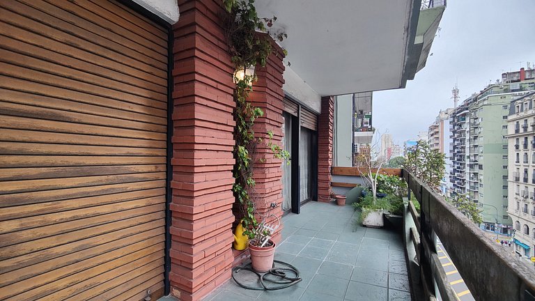 300 m2 floor - With 24/7 security and parking