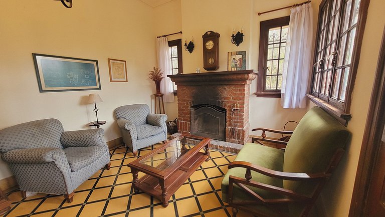 Casa Tudor - Estancia en Chascomús - Con desayuno
