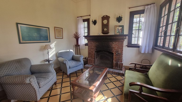Casa Tudor - Estancia en Chascomús - Con desayuno