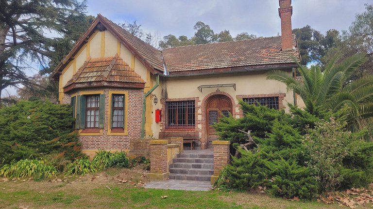 Tudor House - Stay in Chascomús