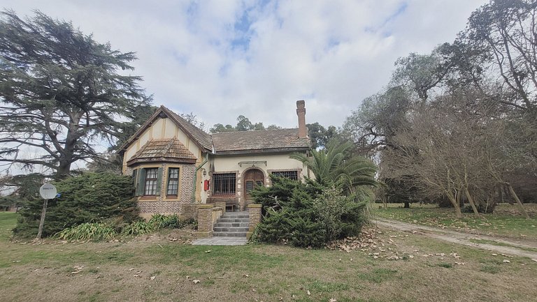 Casa Tudor - Estancia en Chascomús - Con desayuno