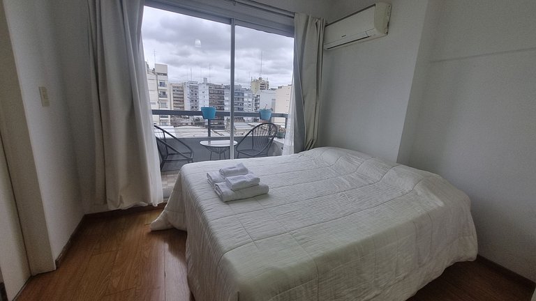 Depto con balcón, pileta y buen WiFi