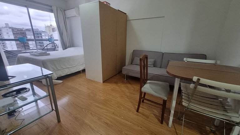Depto con balcón, pileta y buen WiFi
