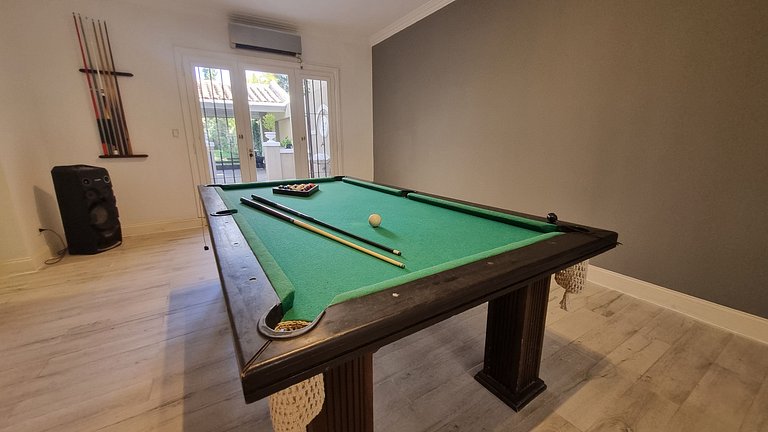 Your retreat with a pool and barbecue in Martinez