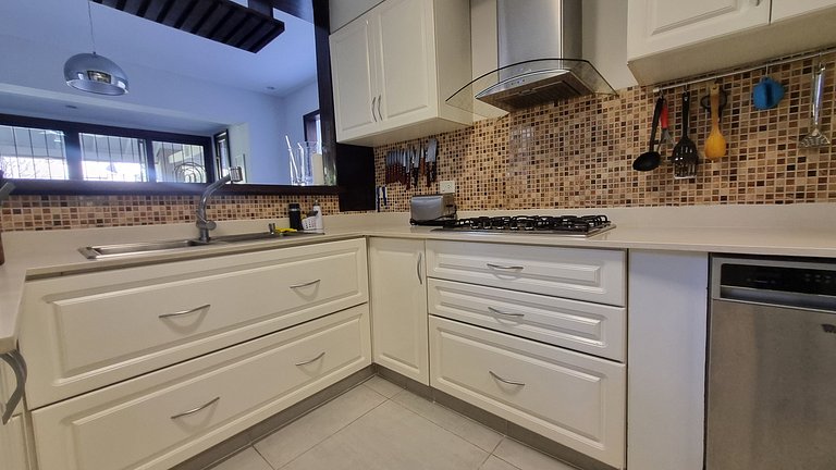 Your retreat with a pool and barbecue in Martinez