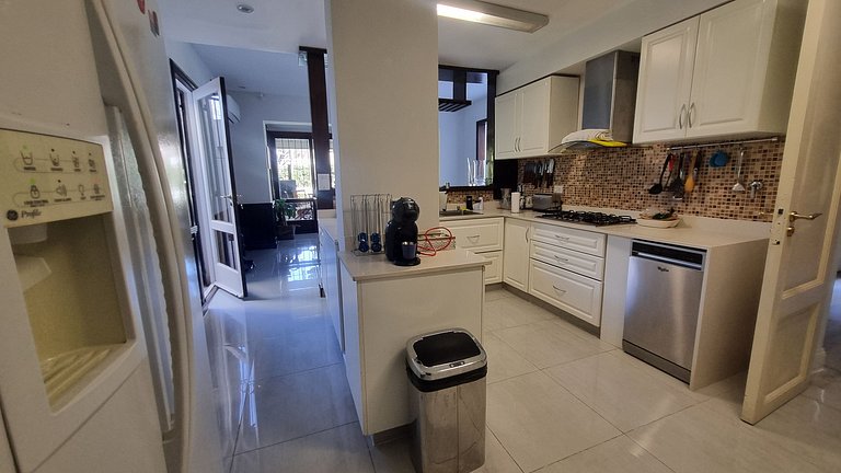 Your retreat with a pool and barbecue in Martinez