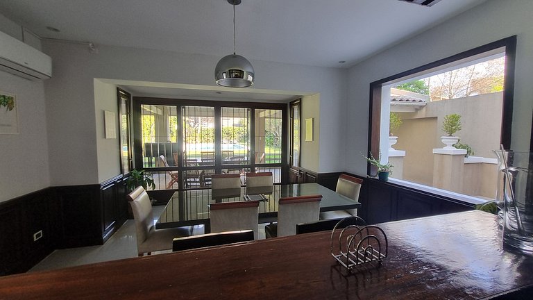 Your retreat with a pool and barbecue in Martinez