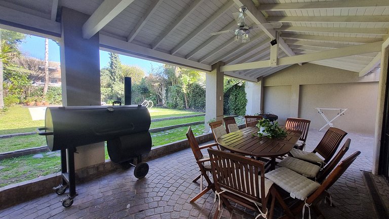 Your retreat with a pool and barbecue in Martinez
